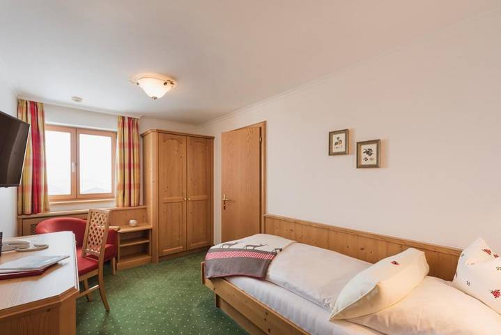 Hotel für 2 Personen, mit Terrasse und Sauna sowie Ausblick, mit Haustier in Lech am Arlberg - 2