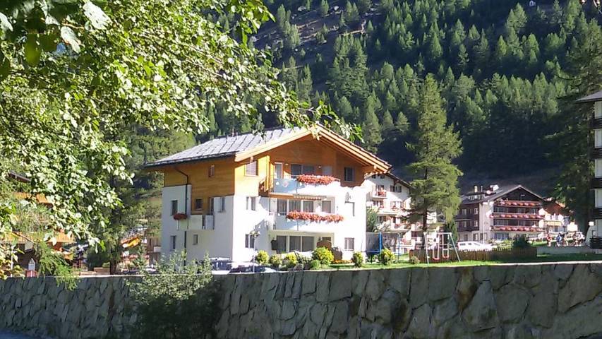 Ferienwohnung für 4 Personen, mit Balkon in Saas-Grund - 2