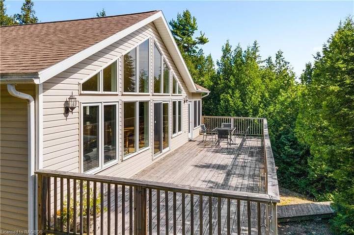 Cabin rentals and lodges for 6 people, with garden and terrace in Tobermory (Ontario)