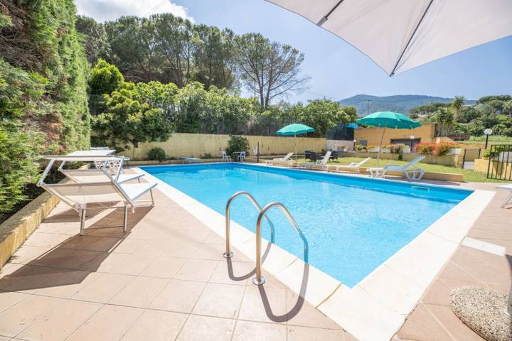 Villa mit pool für 8 Personen, mit Terrasse und Garten sowie Pool auf Elba