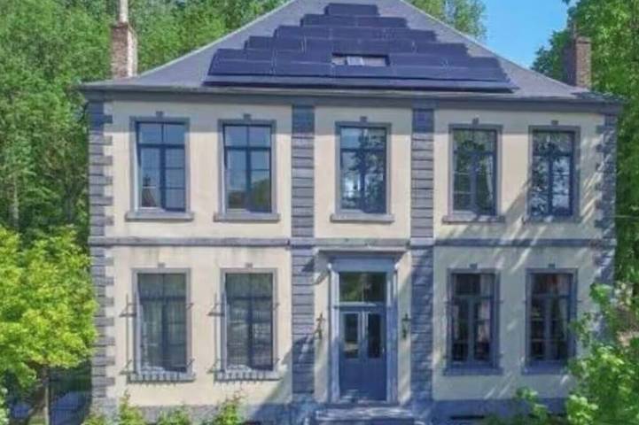 Location de vacances pour 13 personnes, avec jardin, animaux acceptés dans Montignies-sur-Roc