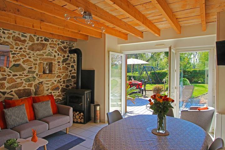 Gîte pour 4 personnes, avec terrasse et sauna ainsi que jacuzzi et jardin, animaux acceptés dans Lamballe-Armor - 2