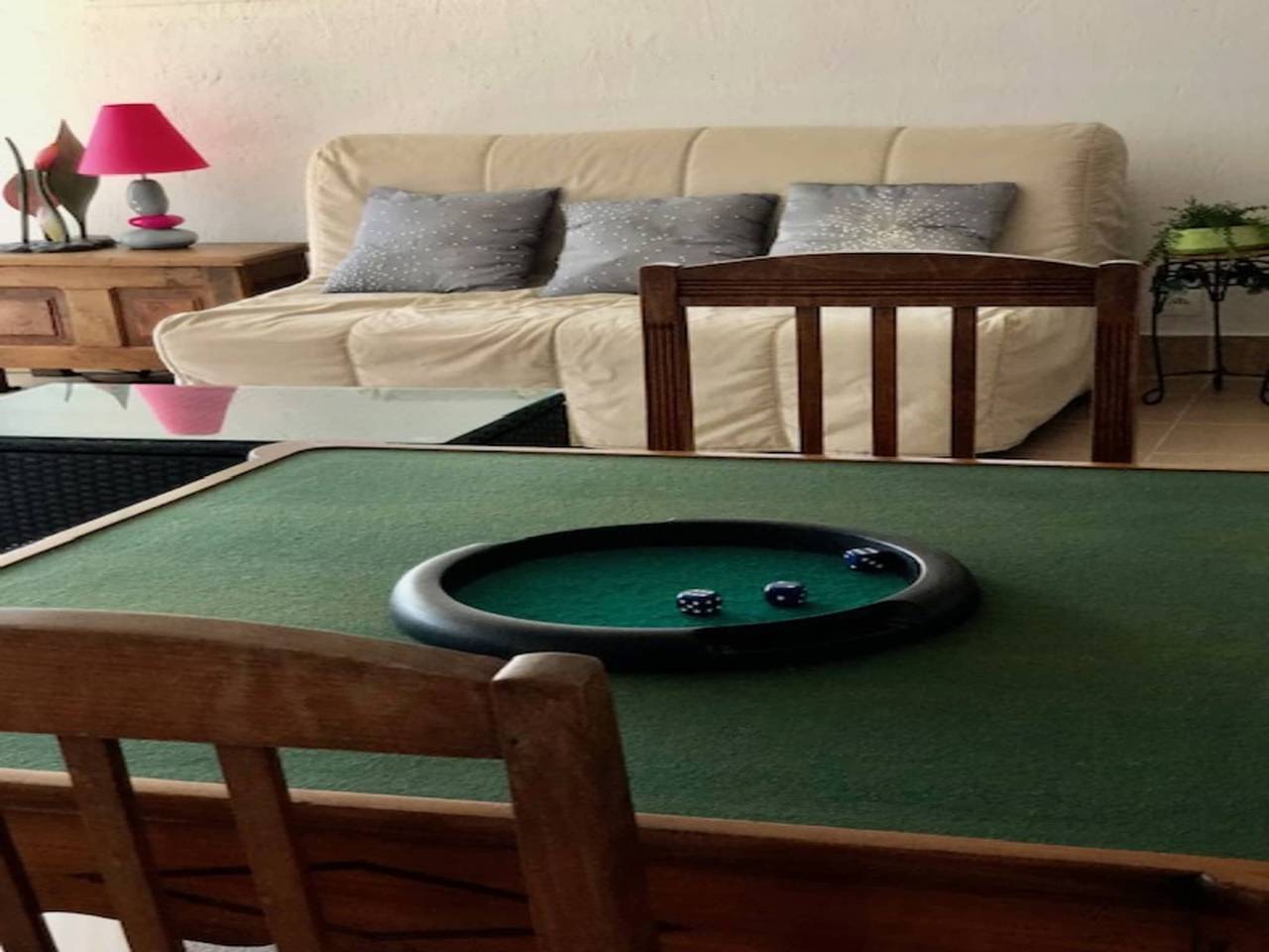 Entire apartment, 1-bedroom apartment with view of private beach. in Agon-Coutainville, Coutances