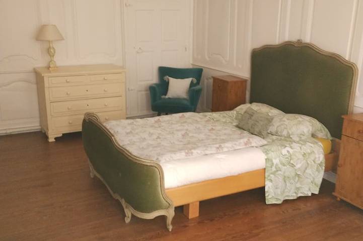 Ganze Wohnung, Just a stone's throw from the Citadel, a luxury apartment that sleeps 5. in Besançon, Doubs