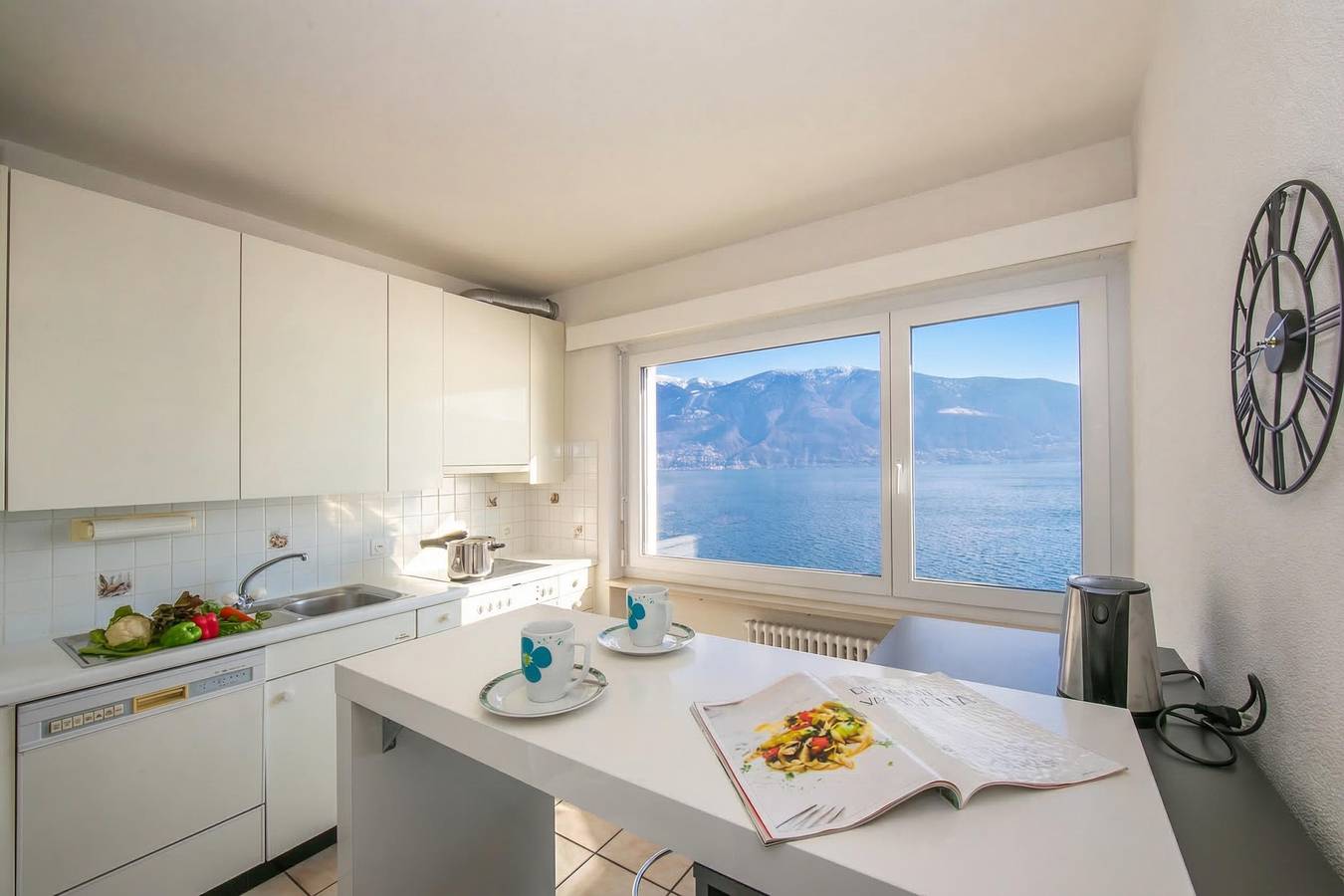 Ganze Wohnung, Lake view 2 bedroom in Porto Ronco in Ronco sopra Ascona, Tessiner Alpen