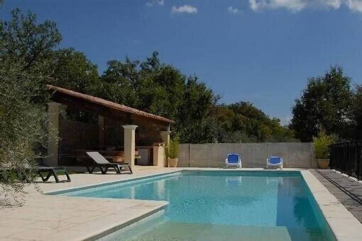 Location de vacances pour 6 personnes, avec jardin, animaux acceptés à Mons (Var)