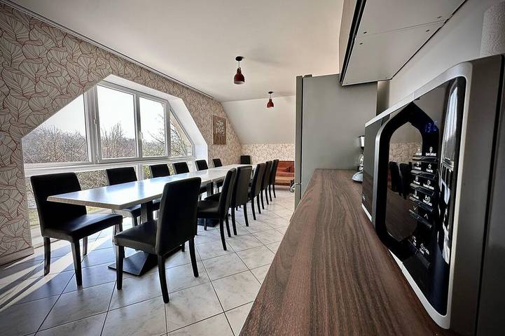 Location de vacances pour 12 personnes, avec jardin dans Cuissai