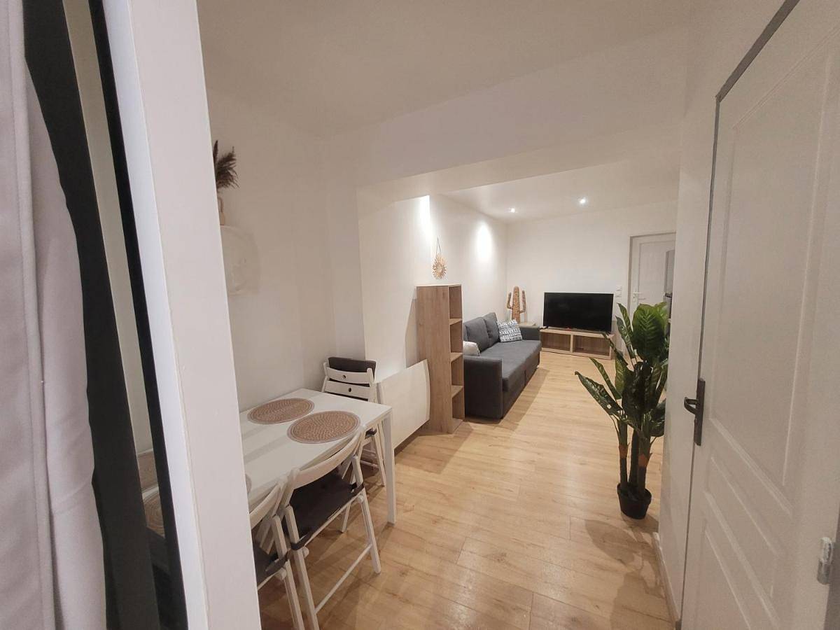 Appartement entier, One-Bedroom Apartment in Istres, Côte méditerranéenne (France)