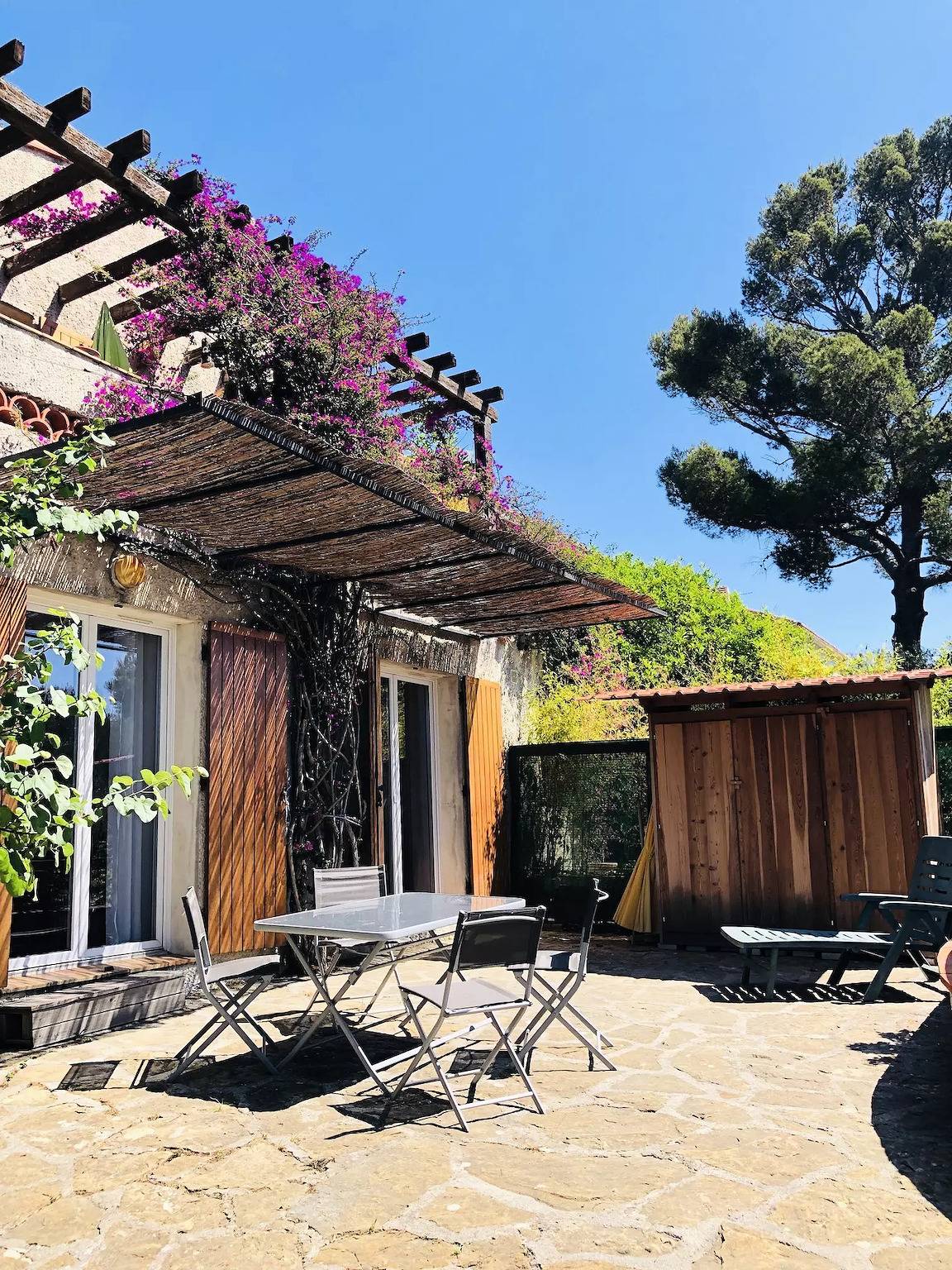 Ganze Wohnung, Ferienwohnung mit Terrasse 3 Zimmer 5 Personen - Auswahl in Sanary-sur-Mer, Toulon Region