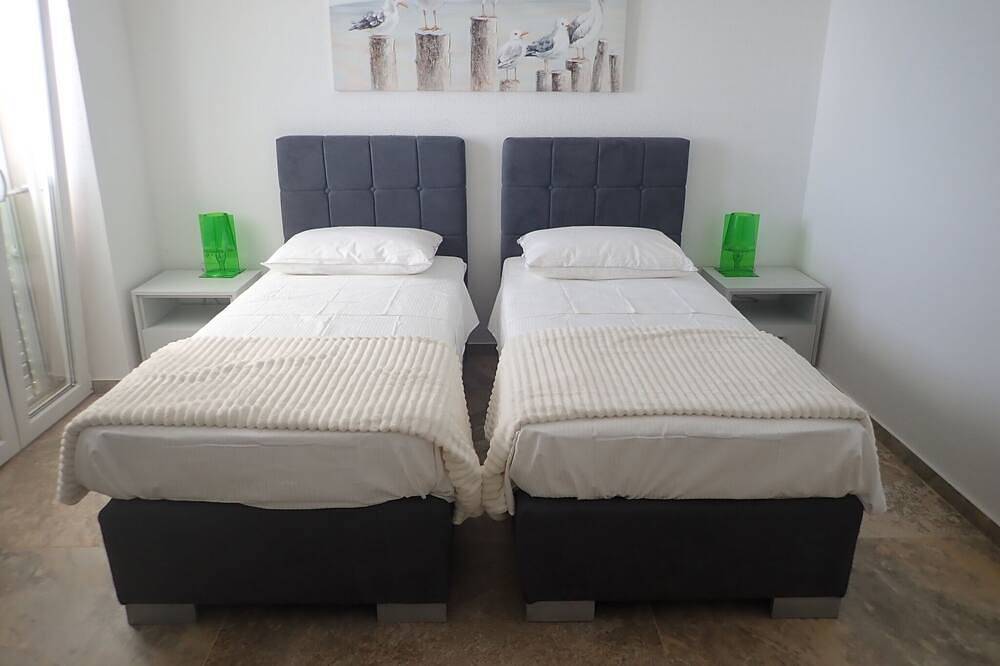 Vacation home Alessandro with whirlpool, directly by the sea in Lukovo Šugarje, Velebit Nature Park