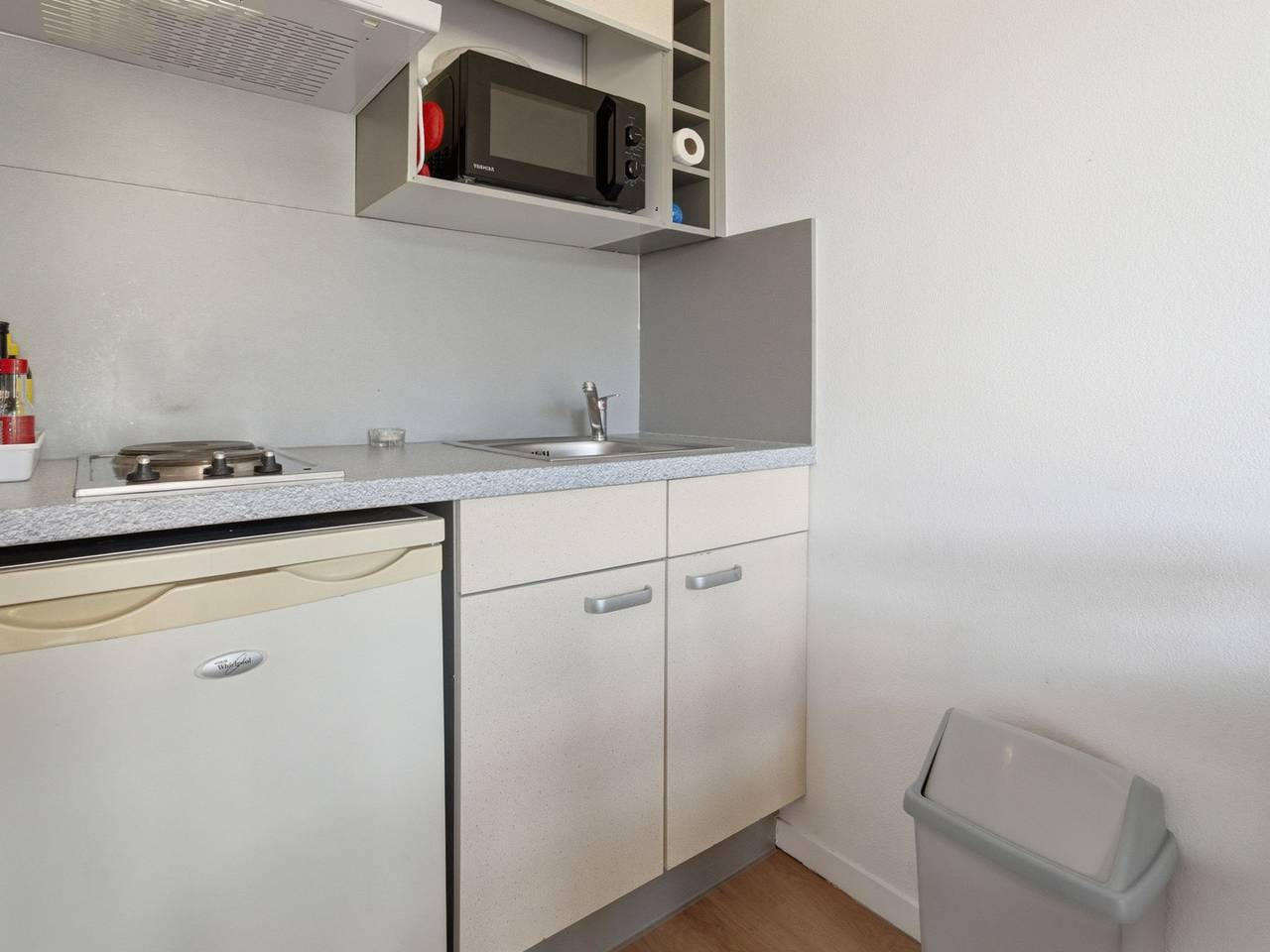 Appartement entier, Appartement confortable avec piscine et balcon, à 700 m du centre-ville de Grasse in Grasse, Côte méditerranéenne (France)
