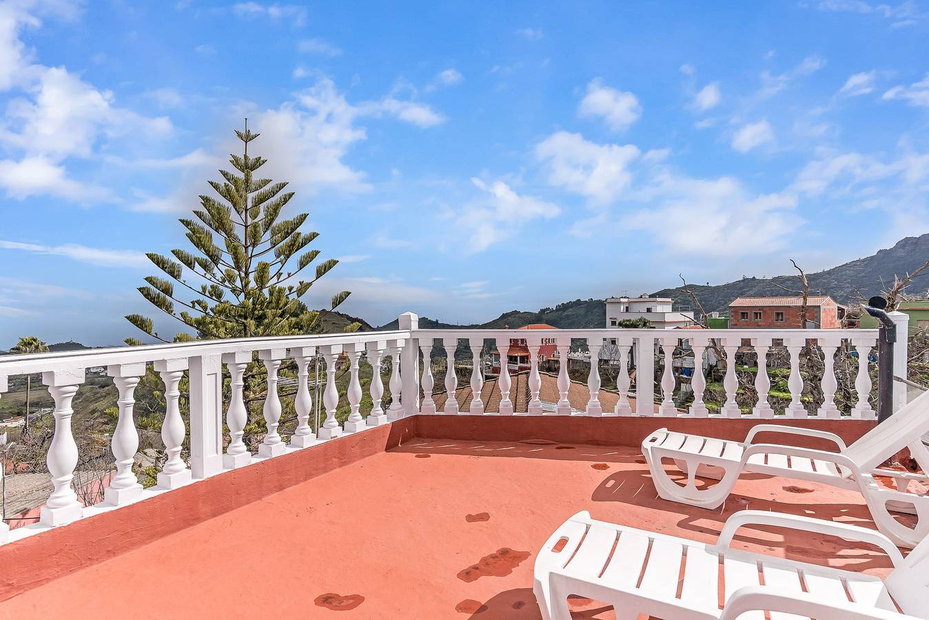 Home2Book Cozy Rural House with Terrace and Views in Vega de San Mateo, Gran Canaria Norte