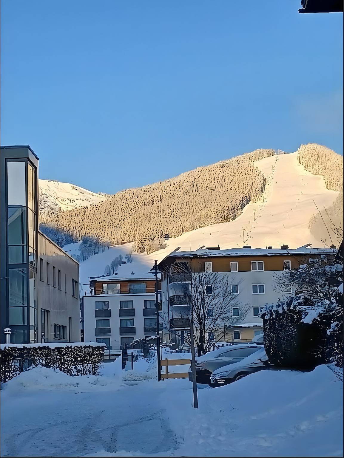 Ganze Wohnung, Ferienwohnung 'Somski Saalbach' mit Bergblick, Privatterrasse und Wi-Fi in Saalbach, Saalbach-Hinterglemm