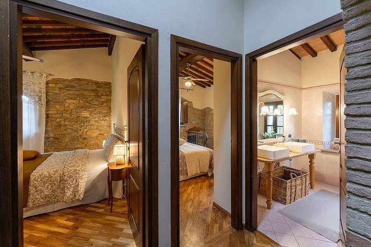 Charming villa in Chianni,Pool,garden, A/C, Pergola for al fresco dining,sleep 9 in Chianni, Costa degli Etruschi