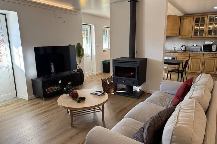 Location de vacances pour 21 personnes, avec balcon ainsi que jardin et piscine dans Janeiro de Cima