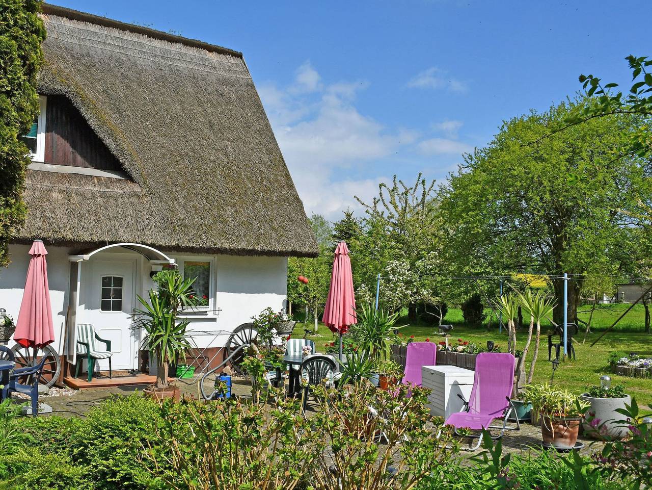 Ganze Ferienwohnung, Urlaub unterm Reetdachhaus am Neuensiener See - ***Lütte Ferienwohnung unterm Reetdach in Sellin, Rügen