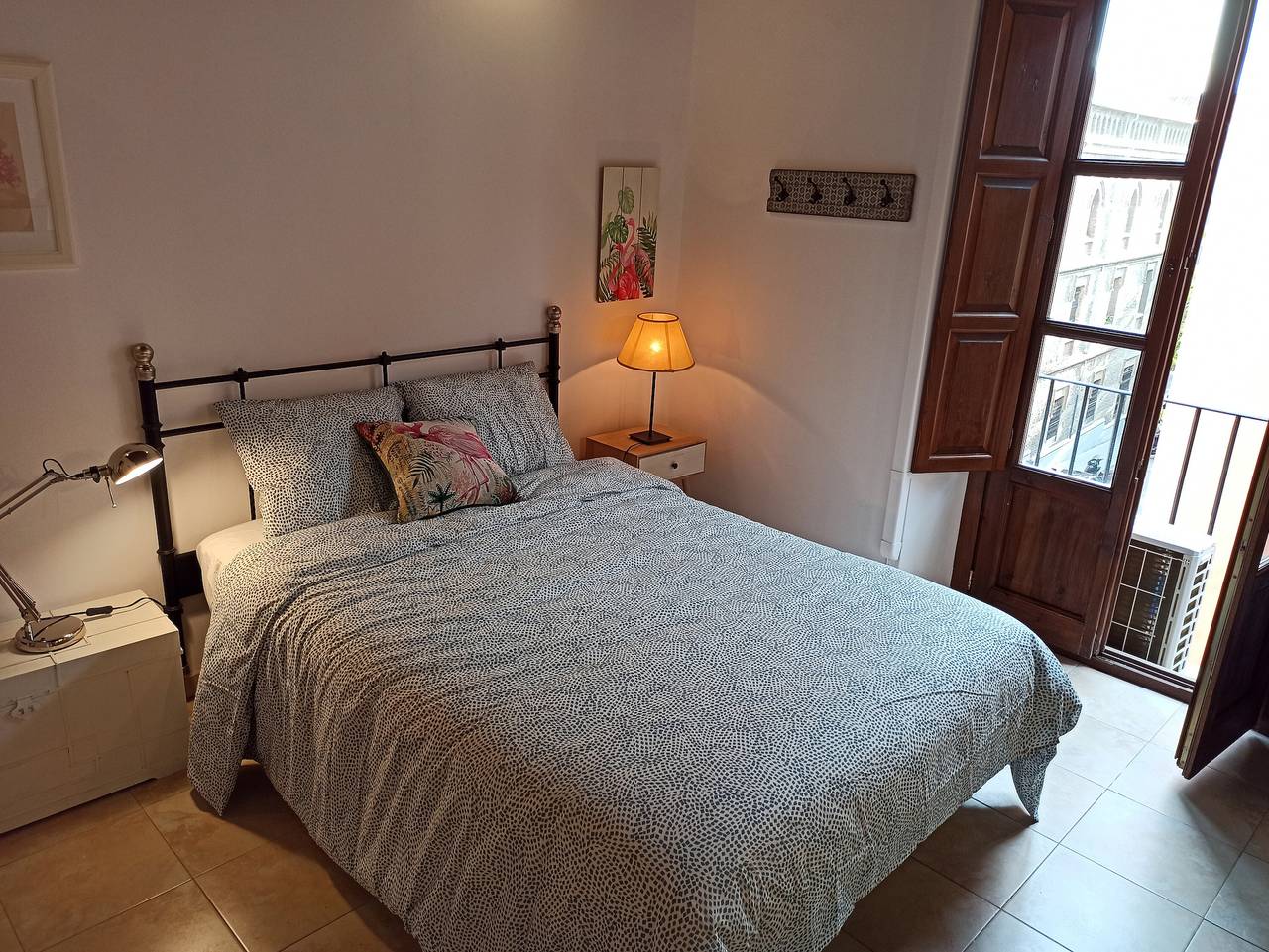 Entire studio, Apartment 'Elvira Apartamento Centro Albaicín' with Balcony, Wi-Fi and Air Conditioning in Centro-Sagrario, Granada
