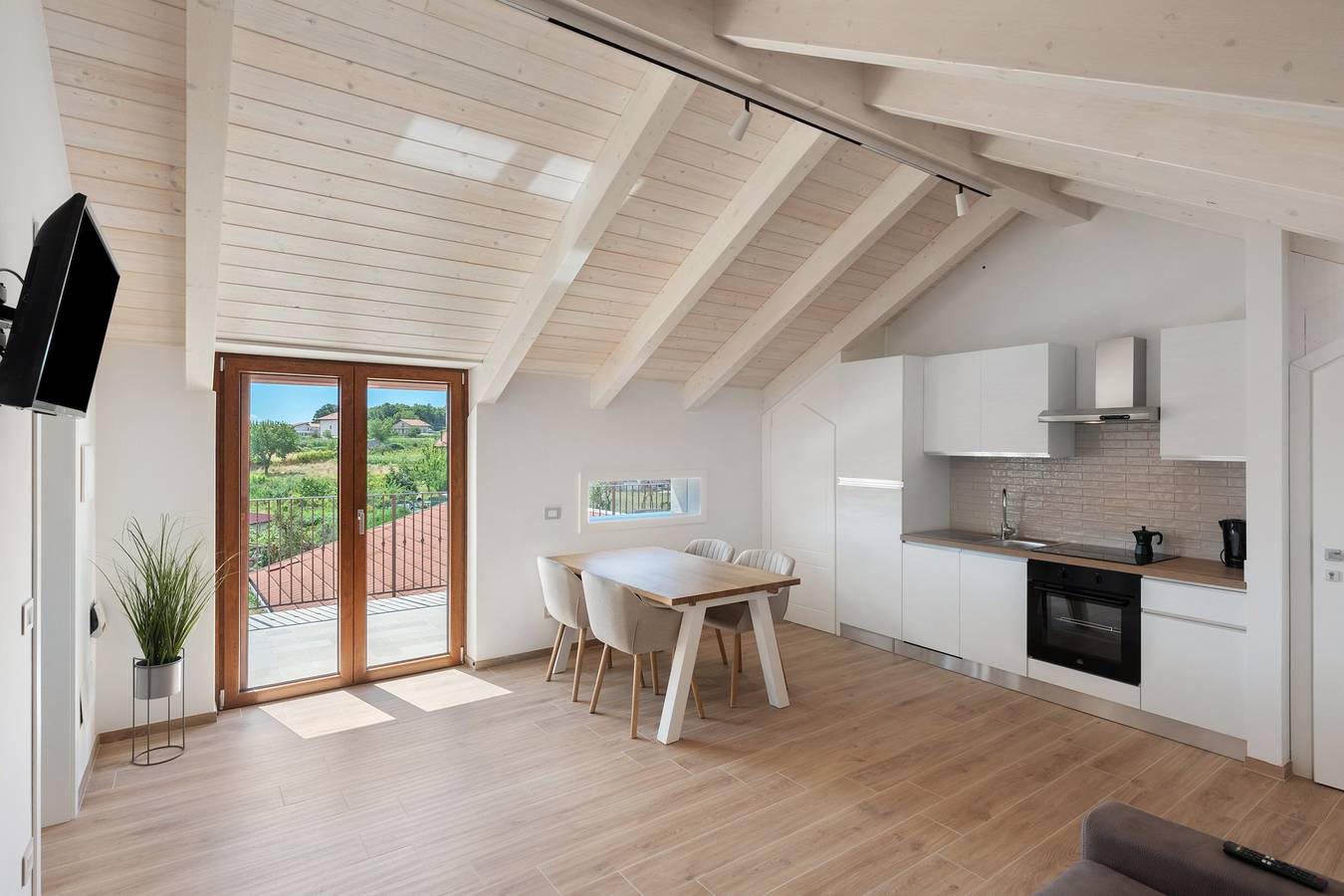 Appartamento intero, Suite Le Orchidee con Vista Montagna, Wi-Fi e Aria Condizionata in Pianillo, Agerola