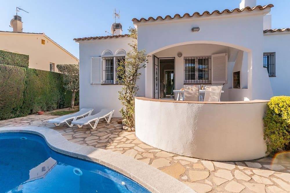 Schitterende villa tussen zee en bos met privé zwembad en gratis wifi. in L'Escala, Upper Empordà