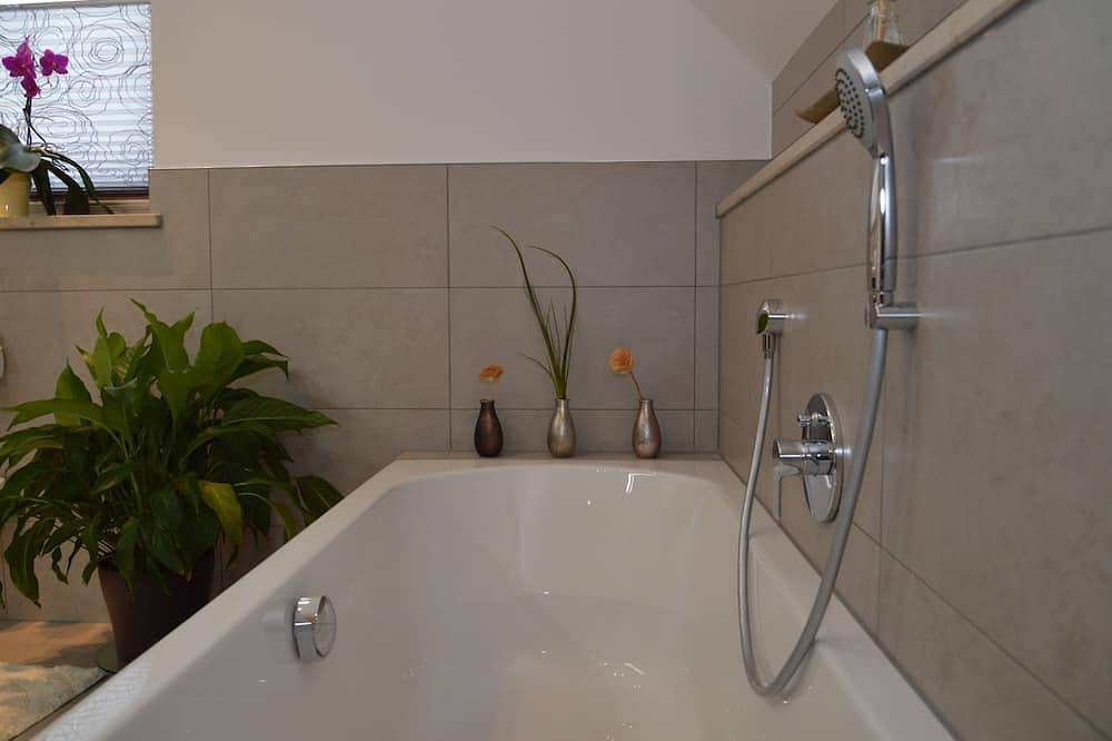 Ganze Wohnung, Attraktive Studiowohnung m. Balkon in Memmelsdorf/Bamberg u. E-Bike Abstellraum in Memmelsdorf, Landkreis Bamberg