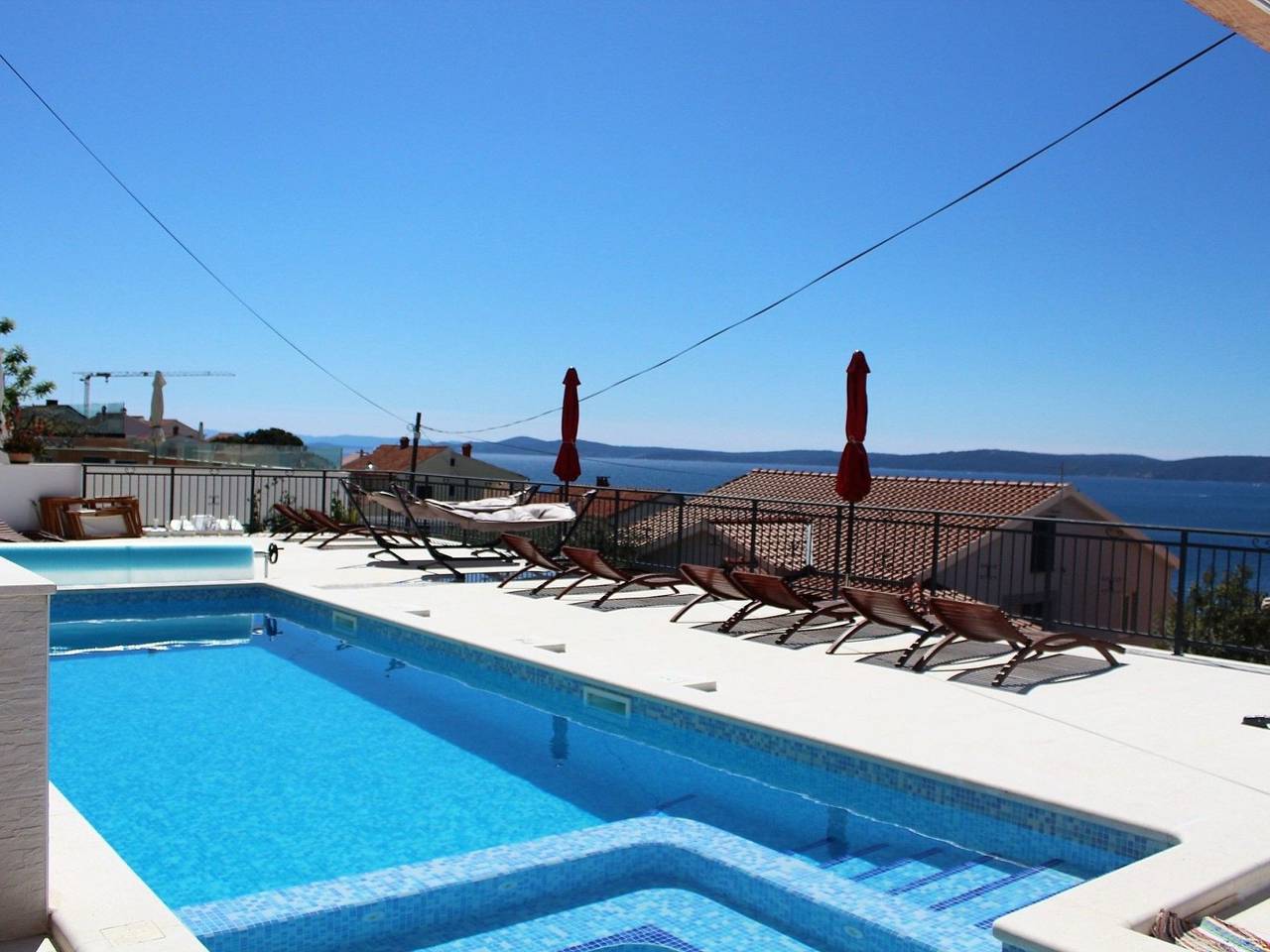 Ganze Wohnung, Beheiztes Schwimmbad, Familienferienwohnung in Okrug Gornji, Ciovo