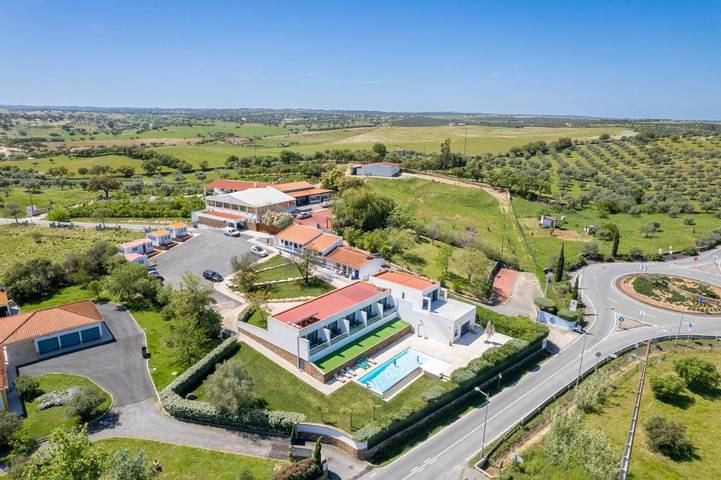 Location de vacances pour 2 personnes, avec bassin pour enfant et vue ainsi que jardin et piscine dans Almodôvar - 2