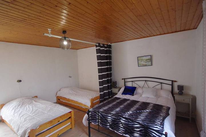 Gîte pour 12 personnes, avec jardin à Marcillac-Saint-Quentin - 4