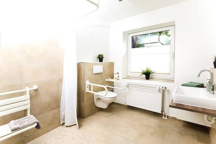 Ganze Wohnung, Barrierefreie Komfort-Ferienwohnung (55qm) mit voll ausgestatter Küche und Wlan in Bad Sassendorf, Kreis Soest