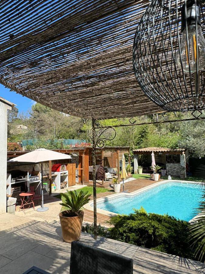 Villa pour 8 personnes, avec jacuzzi ainsi que jardin et piscine, animaux acceptés à Aubagne