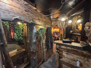 Cottage pour 2 personnes, avec jardin ainsi que terrasse et jacuzzi dans Jemeppe