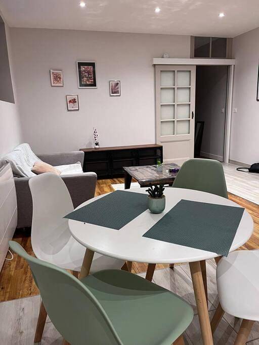 Appartement entier, One-Bedroom Apartment in Valserhône, Nantua