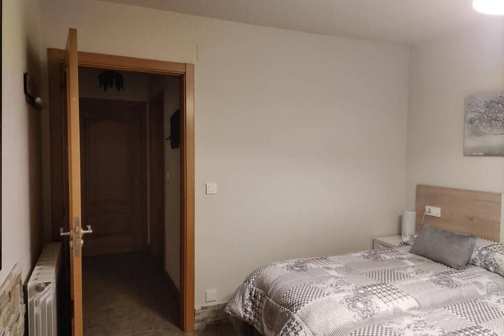 Casa Rural Plazas -Jardín-Piscina-Barbacoa Ideal Familias Y Mascotas in Sumbilla, Pirineos