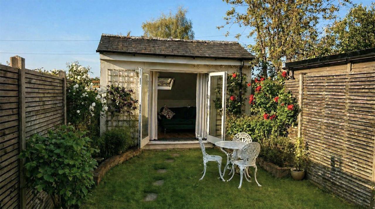 Entire apartment, Garden room, central Winchester in Winchester, South Downs