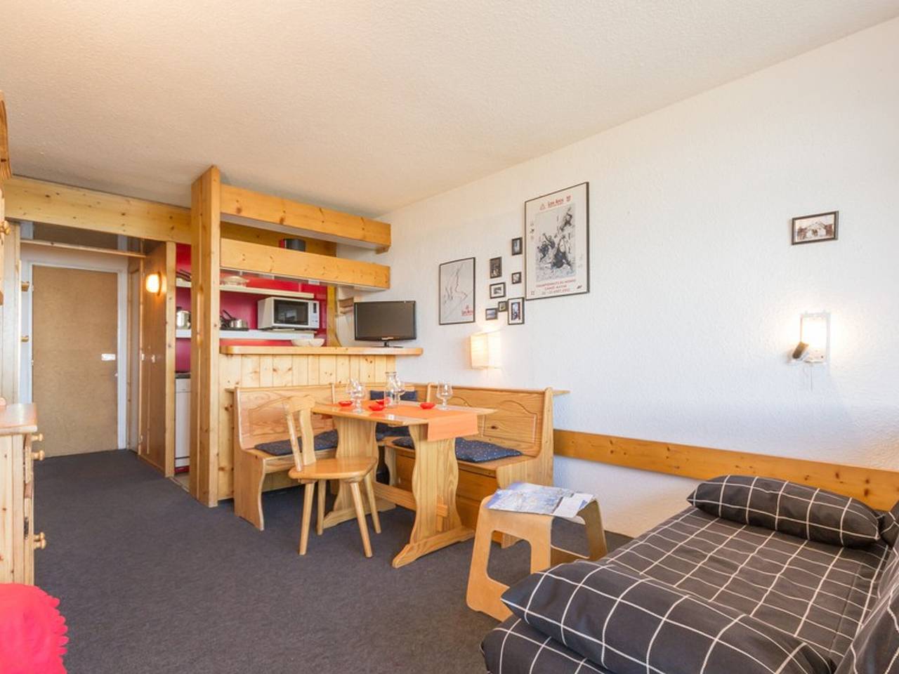 Entire apartment, Appartement lumineux  Centre station  Balcon in Arc 1800, Bourg-Saint-Maurice