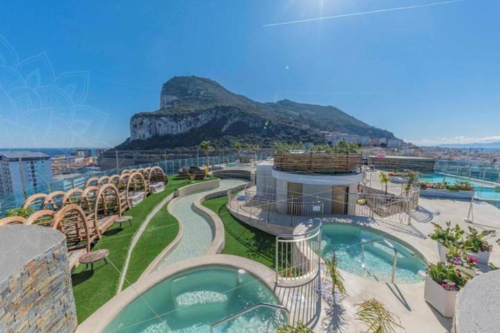 Appartement de vacances pour 2 personnes, avec jacuzzi et piscine ainsi que sauna et balcon