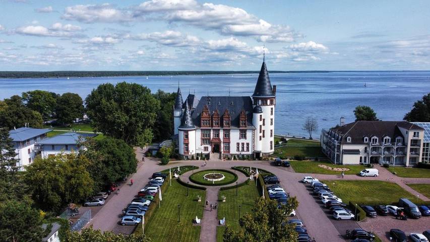 Hotel für 10 Personen, mit Terrasse und Garten sowie Pool und Sauna