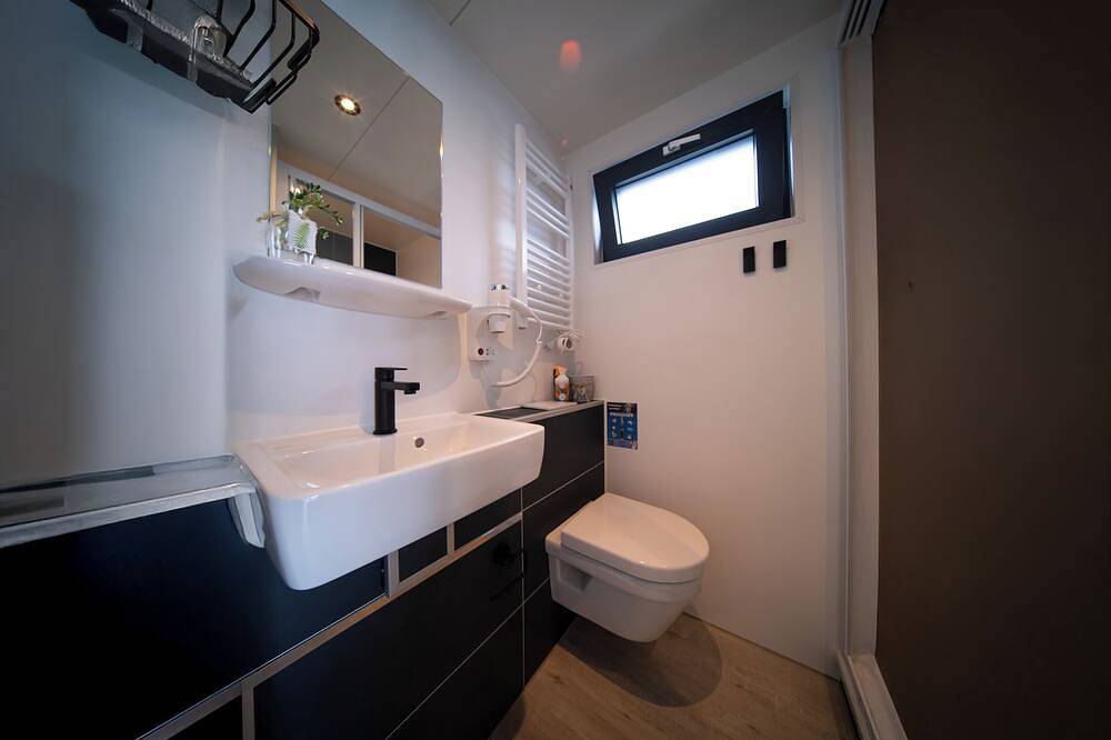 Luxe houseboat op het water in Heeg, IJsselmeer