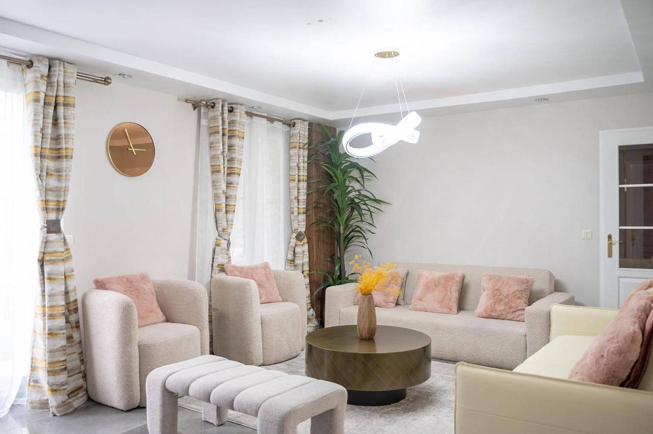 Bussy Luxury Villa - Disneyland Paris 6Bdr & Ac in Bussy-Saint-Georges, Seine-et-Marne