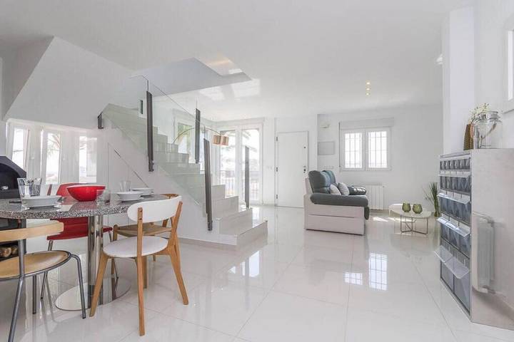 Location de vacances pour 4 personnes, avec terrasse et piscine, adapté aux familles dans Playa Flamenca