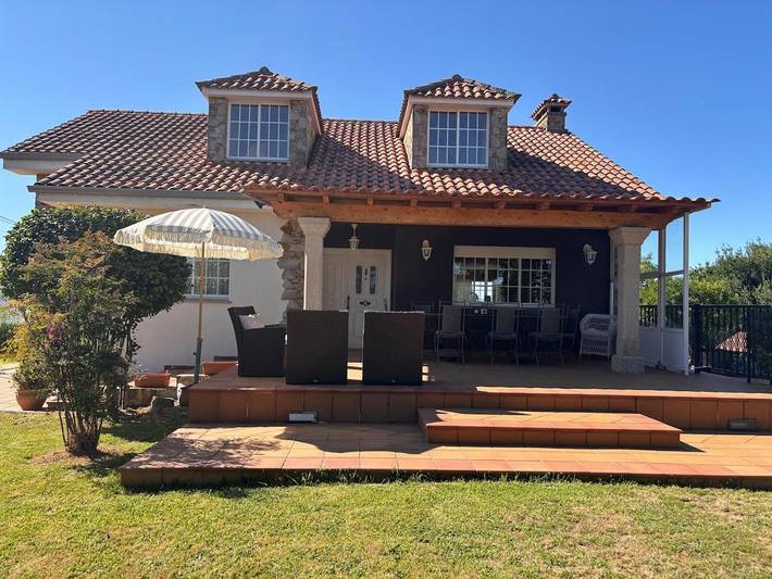 Apartamento para 10 personas, con Balcón y Terraza además de Jardín y Piscina en Sada