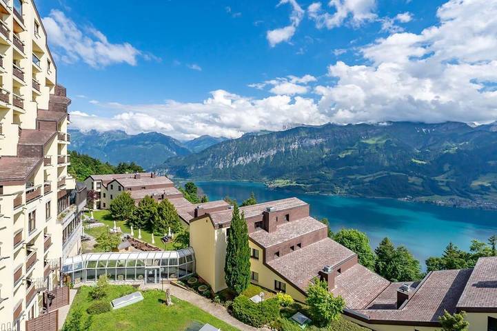Ferienwohnung für 2 Personen, mit Terrasse und Garten sowie Pool und Sauna, mit Haustier in Beatenberg