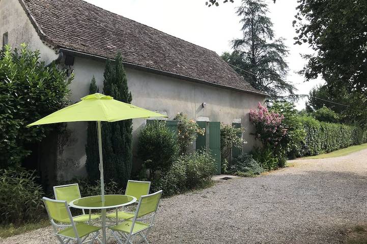 Gîte pour 5 personnes, avec jardin à Lalandusse