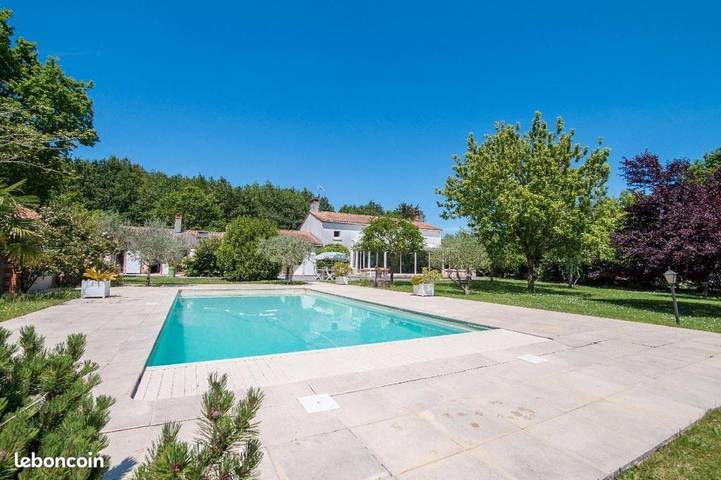 Maison de vacances pour 15 personnes, avec jardin et vue sur le lac ainsi que vue et piscine, adapté aux familles
