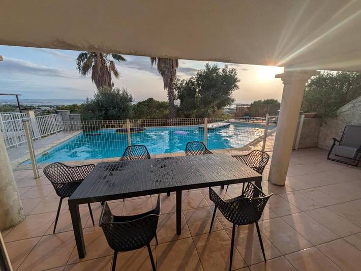 Villa pour 4 personnes, avec Terrasse ainsi que Piscine et Vue