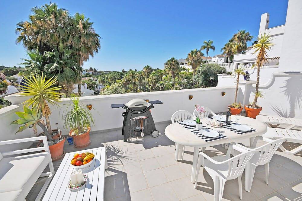 Entire apartment, Nice Modern 2 Bedroom Apartment in Nerja, Oasis de Capistrano in El Capistrano, Costa del Sol
