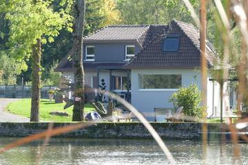 Gîte pour 6 personnes, avec jardin ainsi que vue sur le lac et terrasse dans Grand Est