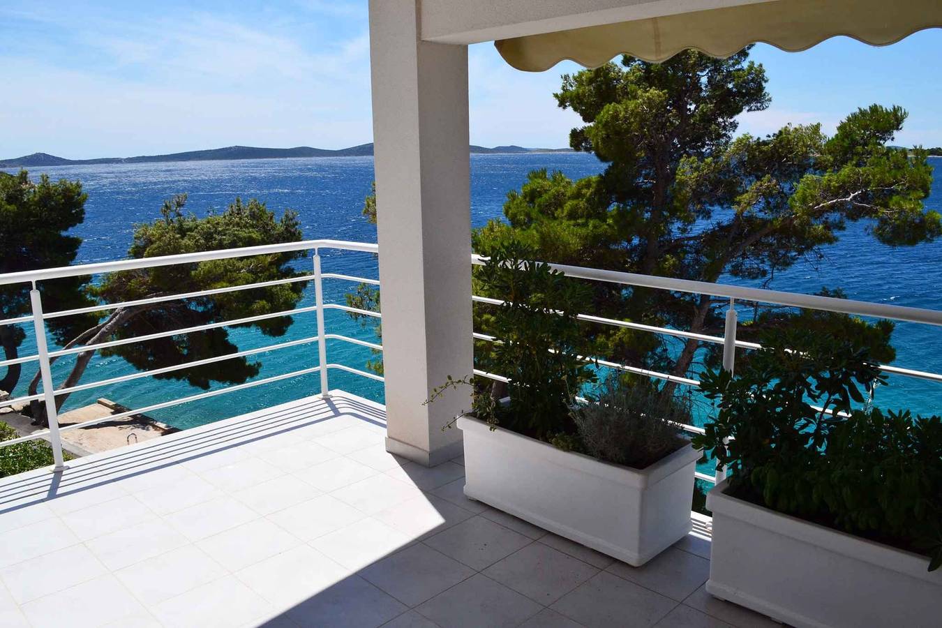 Ganze Ferienwohnung, Ferienwohnung Beachfront apartment in Tribunj  in Tribunj, Šibenik-Knin