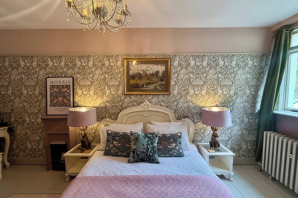 Liberty House, pet friendly, with open fire in Ashbourne in Ashbourne, Derbyshire