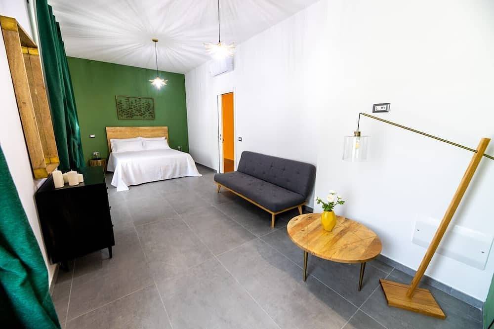 Entire apartment, Queen Room with Garden View, Shared Terrace, Wi-Fi and Air Conditioning in Vietri sul Mare, Amalfi Coast