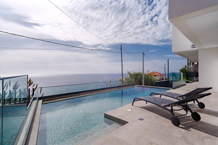 Villa para 6 pessoas, com piscina e varanda e ainda jardim em Madeira
